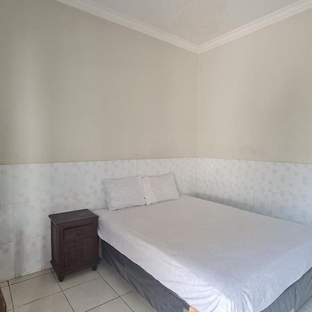 Oyo 90831 Hotel Gardenia Prambanan Yogyakarta Extérieur photo