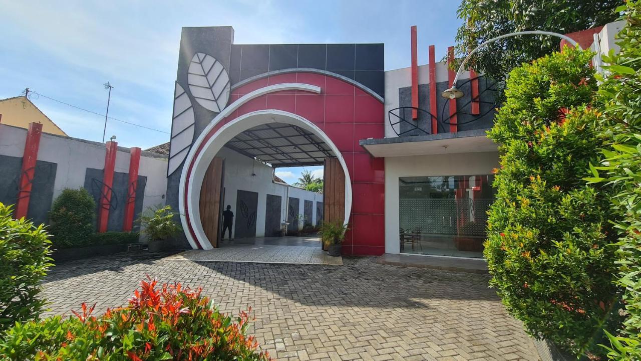 Oyo 90831 Hotel Gardenia Prambanan Yogyakarta Extérieur photo