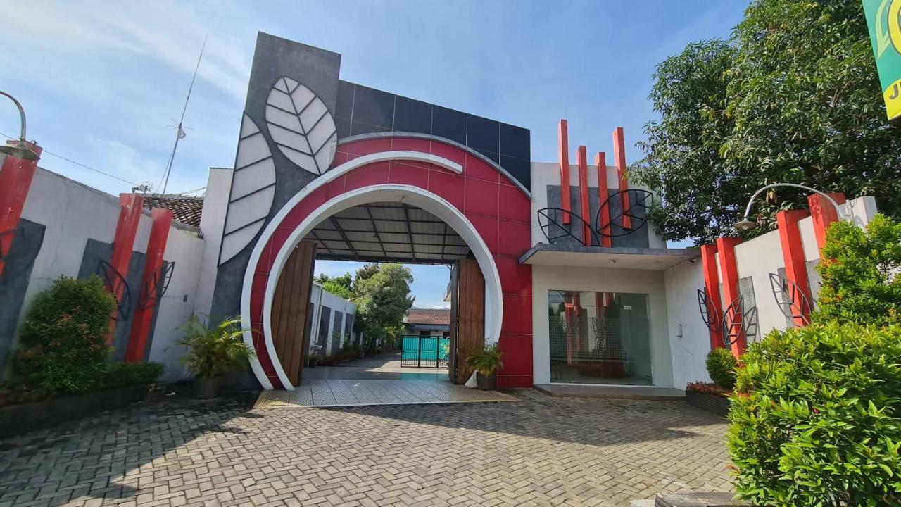 Oyo 90831 Hotel Gardenia Prambanan Yogyakarta Extérieur photo